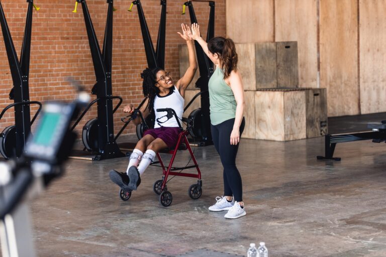 8 Effective Seated Exercises for Seniors in Wheelchairs HUR USA FOR